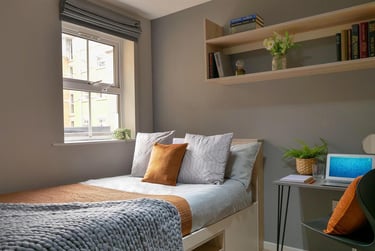 1 bed flat, Fitzhugh Street, Polygon, Southampton, SO152PU - Image 1